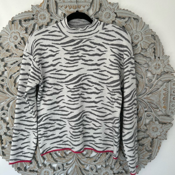ANTHROPOLOGIE Light Grey White Tiger Striped Lizzie Mock Neck Pullover Sweater S - Picture 4 of 13